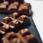 découvrez tout sur l'addiction au chocolat : causes, symptômes et astuces pour mieux la gérer au quotidien.
