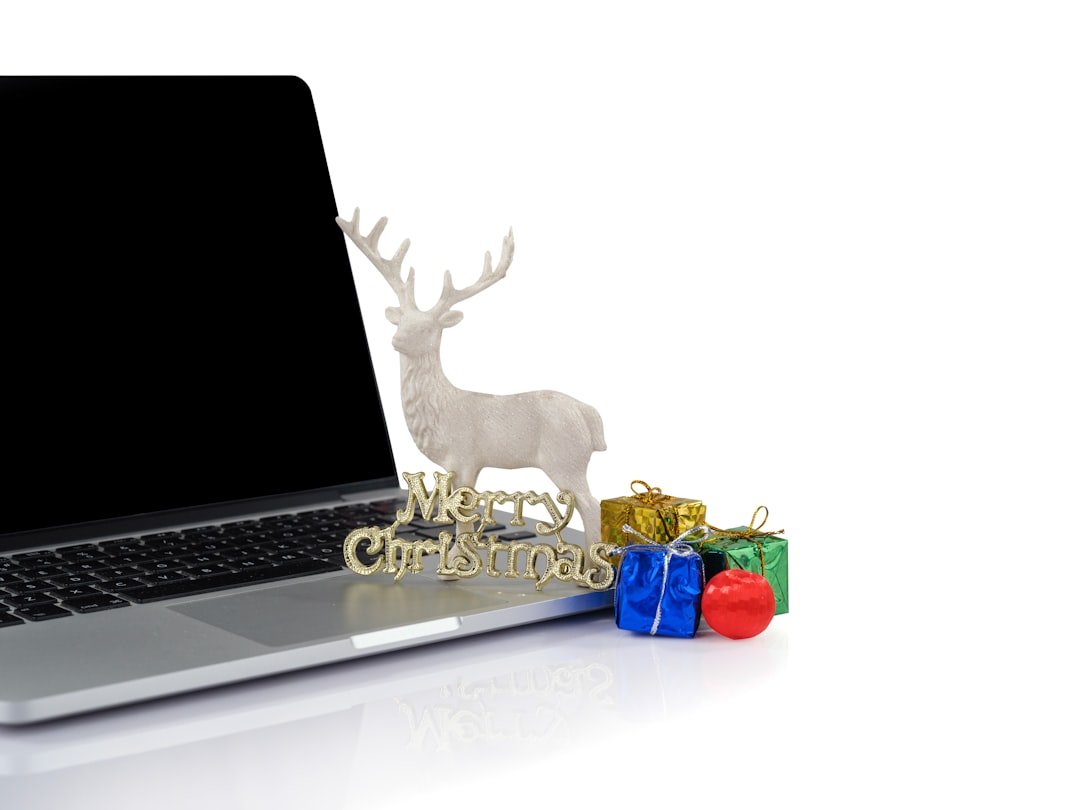 organisez des fêtes de vacances en ligne inoubliables avec nos idées créatives et conseils pratiques pour rassembler famille et amis à distance.