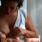 découvrez les bienfaits et les conseils pour l'allaitement maternel en public, un acte naturel et soutenu pour le bien-être de la mère et de l'enfant.