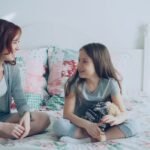 conseils pour aborder les événements tragiques avec les enfants de manière rassurante et adaptée à leur âge.