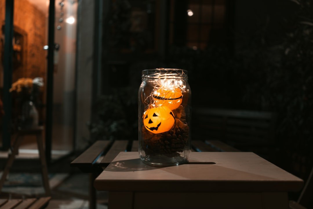 conseils et astuces pour un halloween sûr et amusant, garantissant la sécurité des enfants et des familles pendant les festivités.
