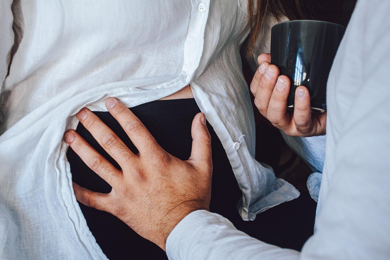 découvrez les signes d'alerte pendant la grossesse pour assurer votre sécurité et celle de votre bébé. informez-vous sur les symptômes à surveiller et consultez rapidement en cas de doute.