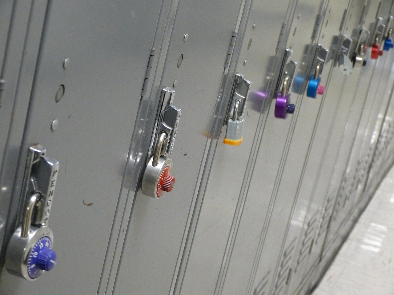 découvrez des ressources complètes pour l'éducation à la sexualité sécurisée, favorisant la santé, le respect et la prévention des infections sexuellement transmissibles.