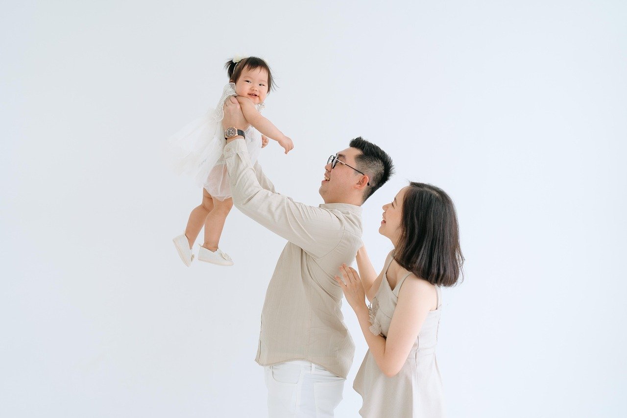 découvrez des conseils et astuces pour faciliter la transition parentale et accompagner au mieux vos enfants dans chaque étape de leur développement.